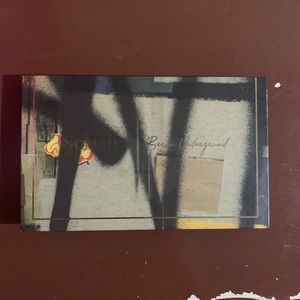 NOMAD eyeshadow palette